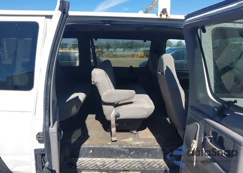 1999 Ford E-350 Super Duty Xl/Xlt z USA, uszkodzony, nr VIN 1FBSS31S9XHA78068